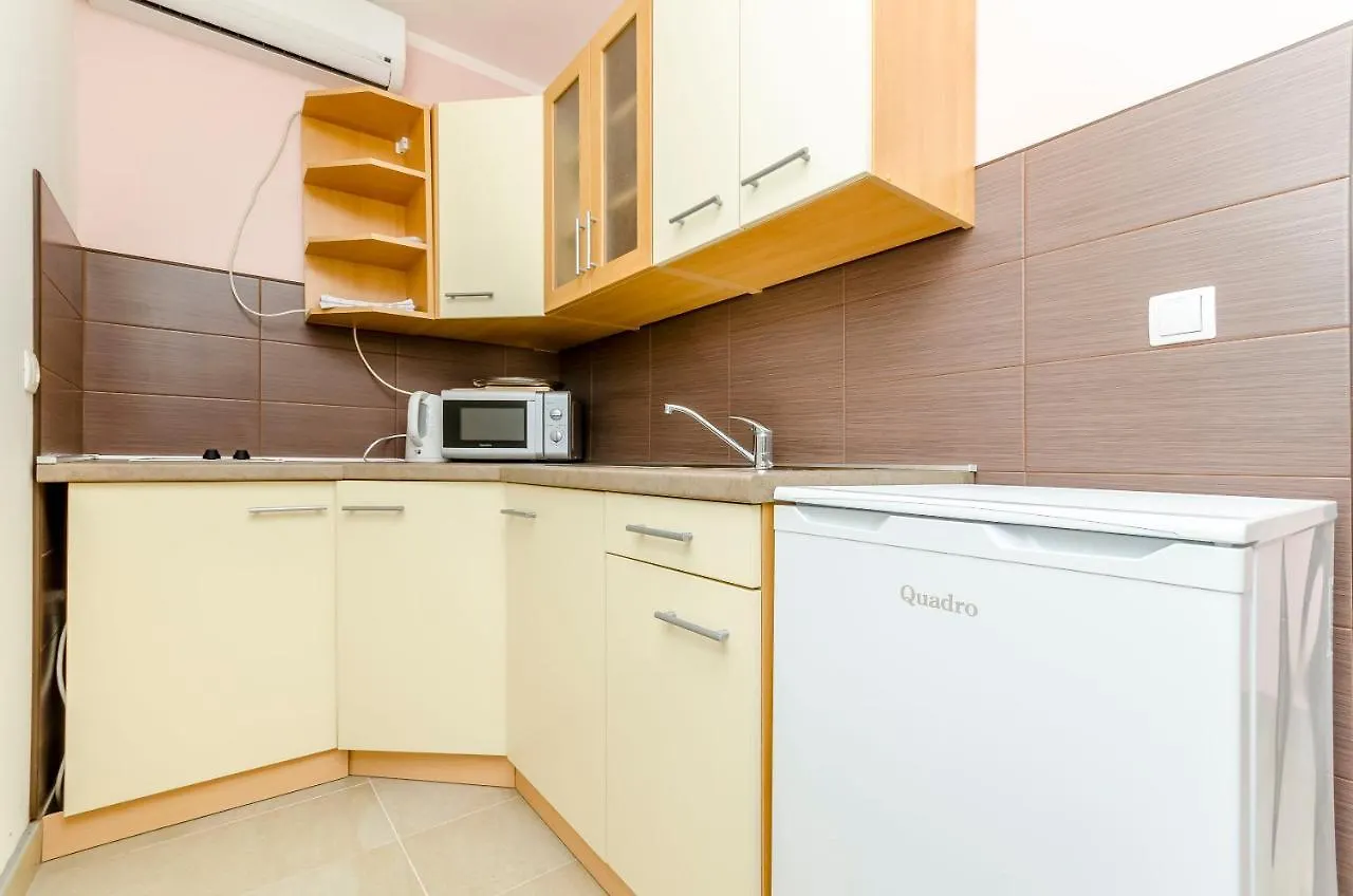 Apartmani Lorena Okrug Gornji 0*,  Croatia