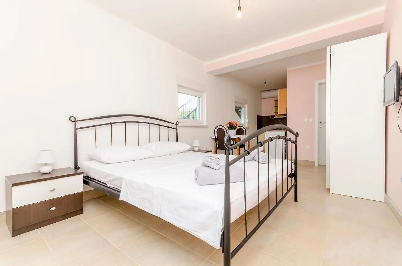 Apartment Apartmani Lorena Okrug Gornji Croatia