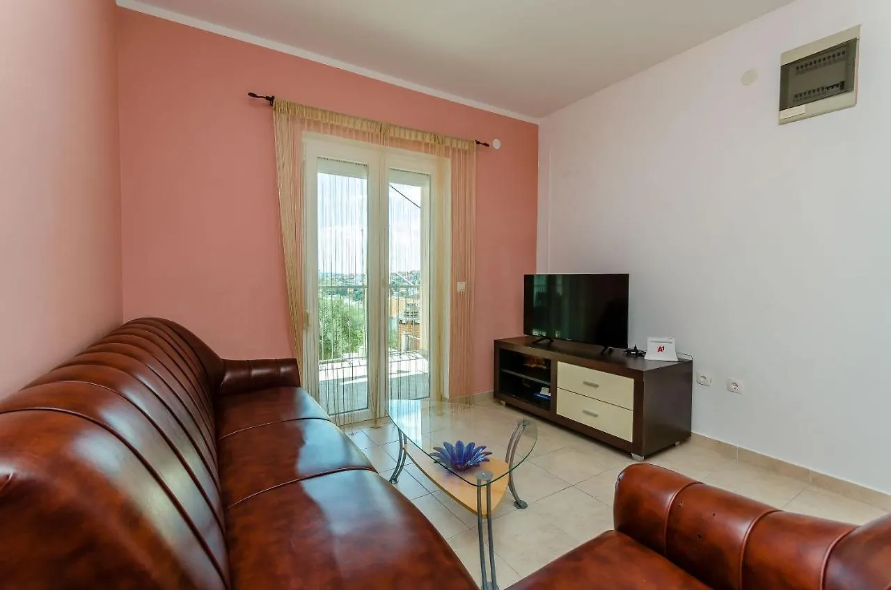 Apartment Apartmani Lorena Okrug Gornji