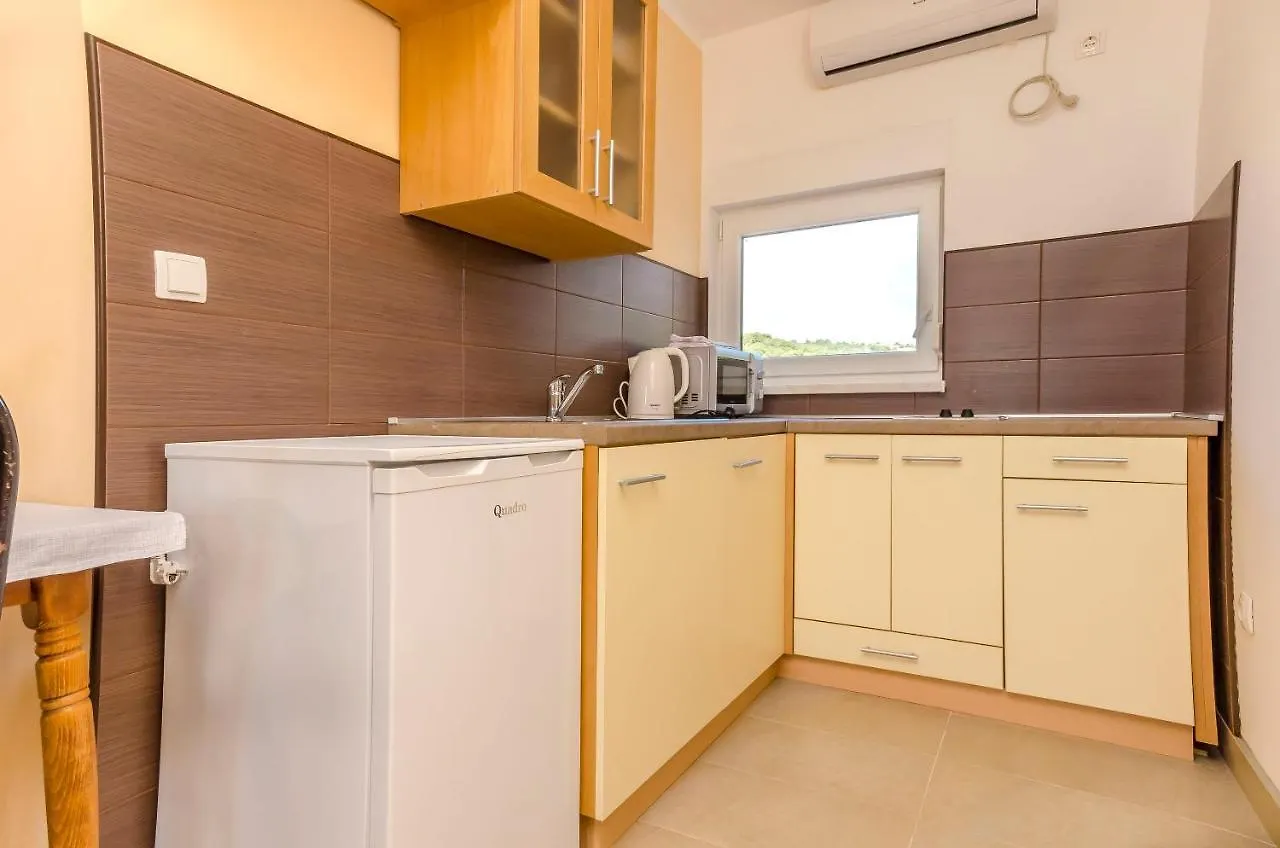 Apartmani Lorena Okrug Gornji 0*,  Croatia
