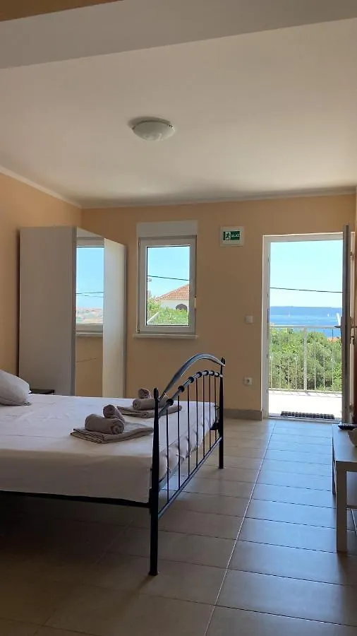 Apartmani Lorena Okrug Gornji 0*,  Croatia